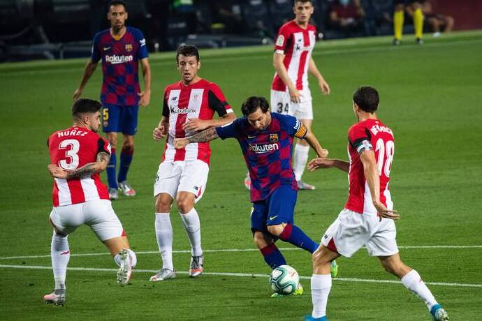 爱游戏在线-西甲不败神话延续，精彩表现引领球队取胜