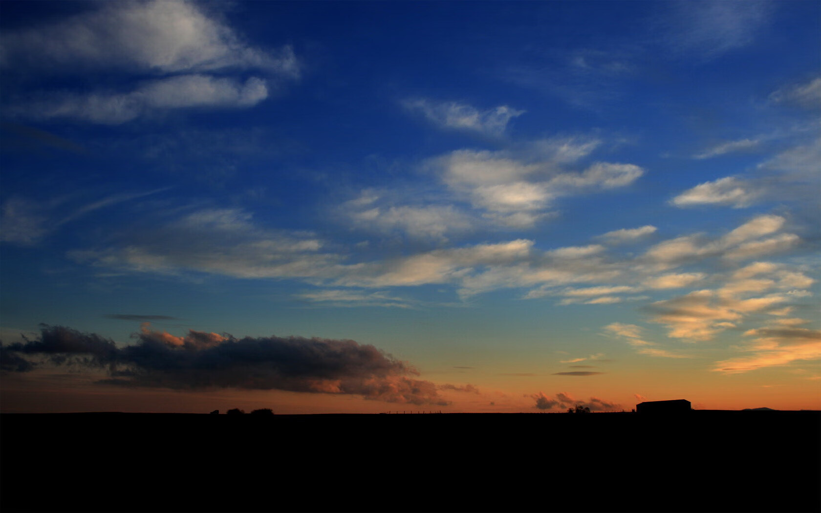 爱游戏娱乐平台-AC米兰快速反击制造反复冲击，ac米兰已经完全复苏
